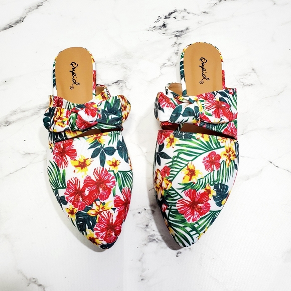 ⚡FLASH SALE! 🎉HP🎉Floral Print Pointy Toe Mules - Picture 2 of 5